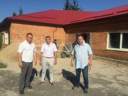Голова районної ради перевірив хід проведення капітального ремонту в Іванковецькому ДНЗ