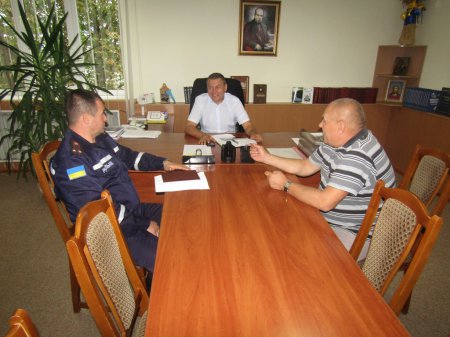 Голова районної ради Юрій Мельник провів зустріч із начальником пожежної частини в Хмельницькому районі
