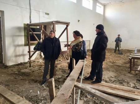 Голова районної ради перевірив хід виконання капітального ремонту спортивного залу Хмельницького районного будинку культури
