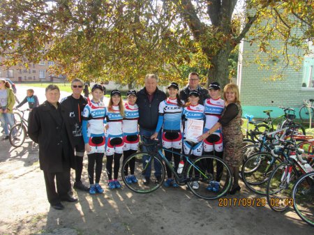 Відбулось відкриття велопарковки на території Хмельницької центральної районної бібліотеки