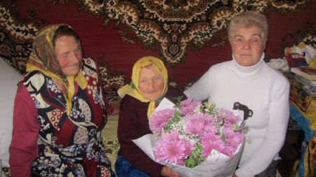 Голова районної ради Юрій Мельник привітав із 100-літтям жительку села Шаровечка
